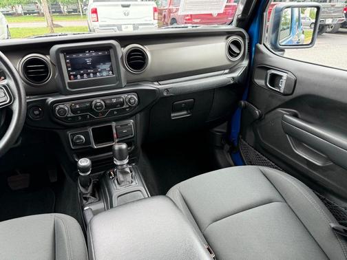 2022 Jeep Gladiator Sport