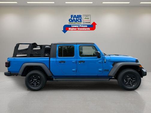 2022 Jeep Gladiator Sport