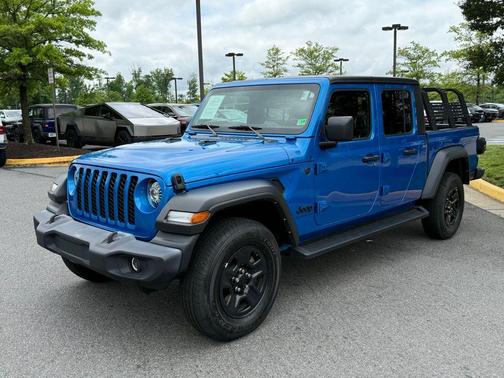 2022 Jeep Gladiator Sport
