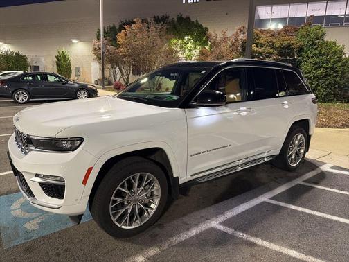 2023 Jeep Grand Cherokee Summit