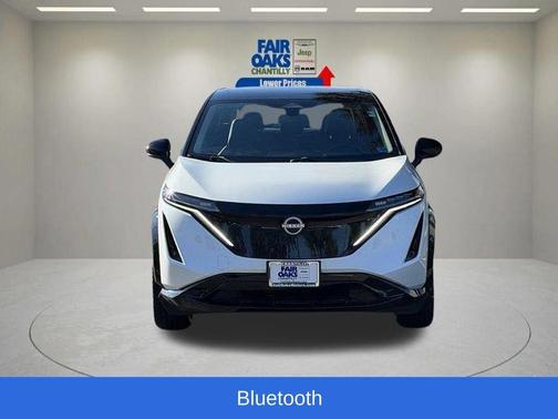 2 Tone White / Black Roof 2023 Nissan ARIYA ENGAGE