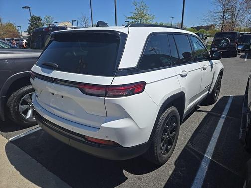 2024 Jeep Grand Cherokee Laredo
