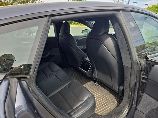 2022 Tesla Model S Base