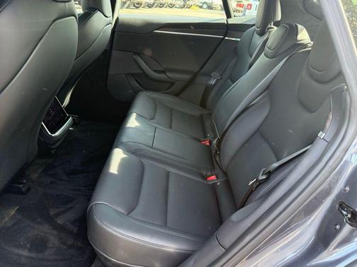 2022 Tesla Model S Base