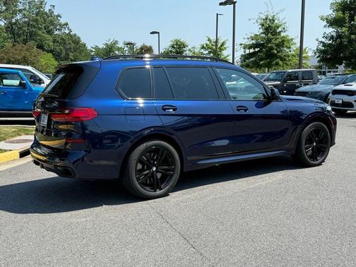 2021 BMW X7 M50i