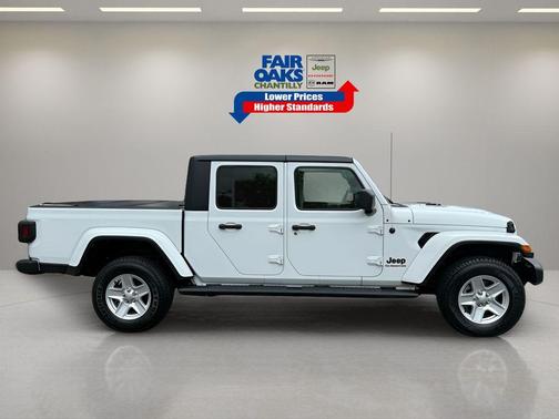 2022 Jeep Gladiator Sport