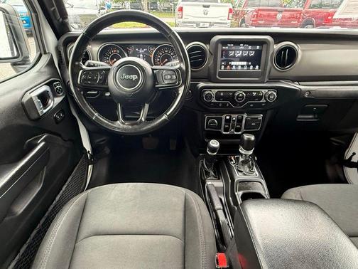 2022 Jeep Gladiator Sport