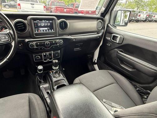 2022 Jeep Gladiator Sport
