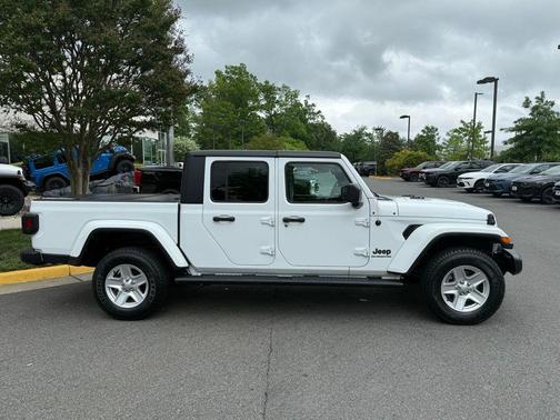 2022 Jeep Gladiator Sport