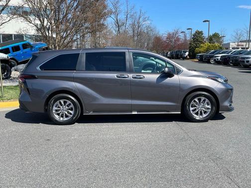 2023 Toyota Sienna XLE