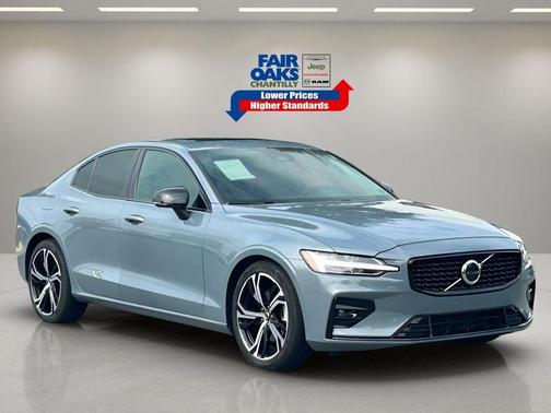 2024 Volvo S60 B5 Core Dark Theme