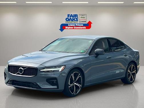 2024 Volvo S60 B5 Core Dark Theme