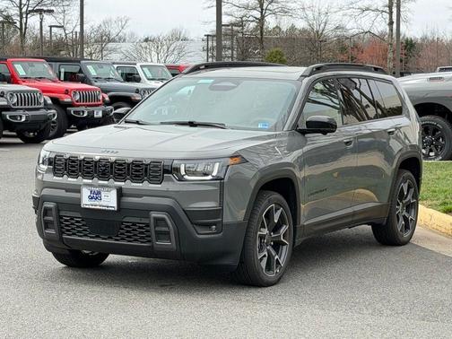 Sting Gray Clearcoat 2026 Jeep Cherokee Overland