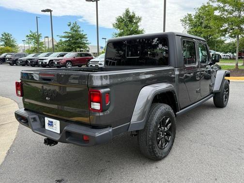 2022 Jeep Gladiator Sport