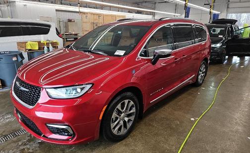 2025 Chrysler Pacifica Hybrid Pinnacle