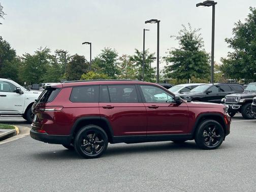 2022 Jeep Grand Cherokee L Laredo