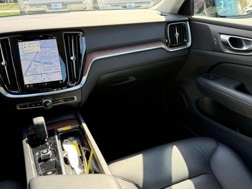 2024 Volvo S60 B5 Plus Dark Theme