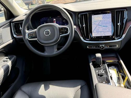 2024 Volvo S60 B5 Plus Dark Theme