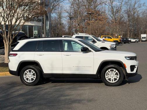 2024 Jeep Grand Cherokee Laredo