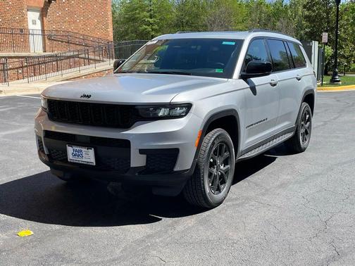 2025 Jeep Grand Cherokee L Laredo