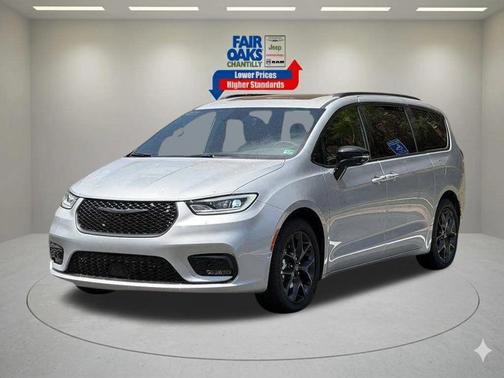 Silver Mist Clearcoat 2026 Chrysler Pacifica Select