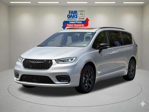 Silver Mist Clearcoat 2026 Chrysler Pacifica Select