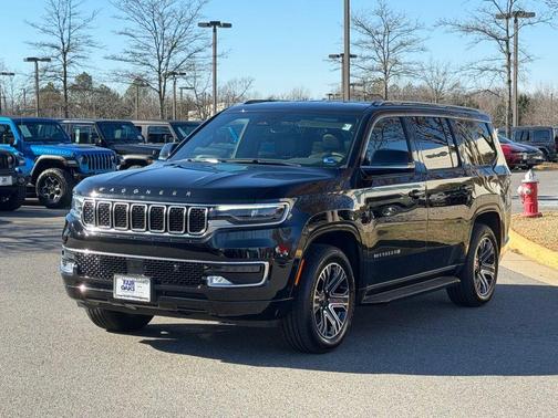 2025 Jeep Wagoneer Base