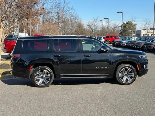 2025 Jeep Wagoneer Base