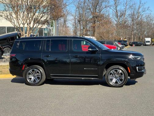 2025 Jeep Wagoneer Base