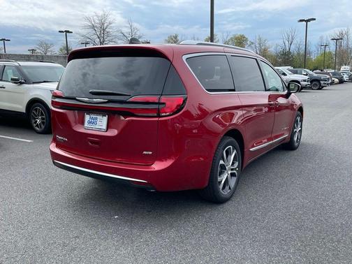 2025 Chrysler Pacifica Pinnacle