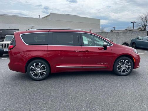 2025 Chrysler Pacifica Pinnacle