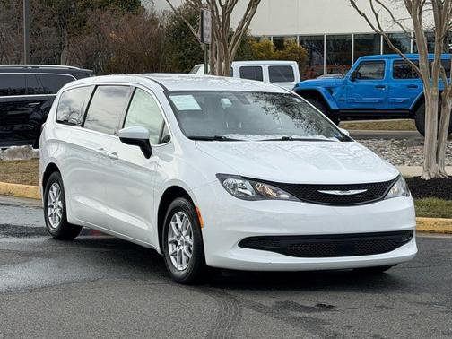 2022 Chrysler Voyager LX