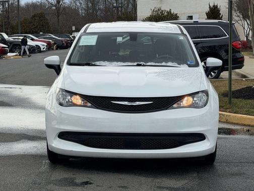 2022 Chrysler Voyager LX