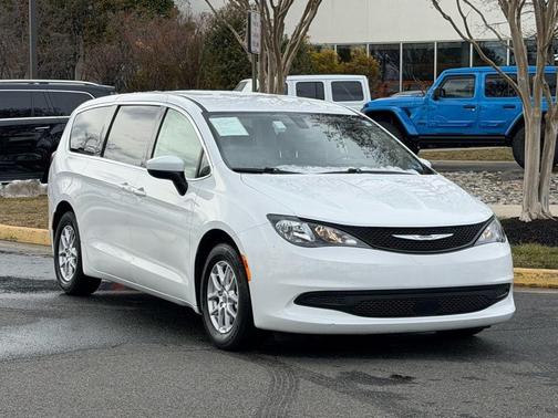 2022 Chrysler Voyager LX