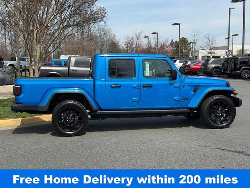 Hydro Blue Pearlcoat 2024 Jeep Gladiator Nighthawk