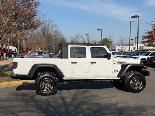 2022 Jeep Gladiator Sport