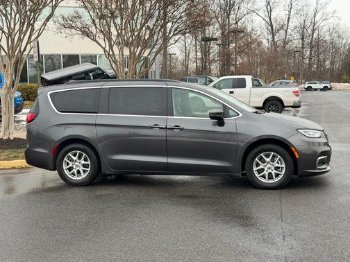 2022 Chrysler Pacifica Touring-L