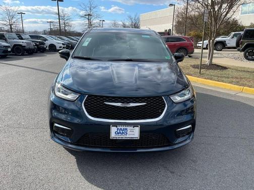 2025 Chrysler Pacifica Select
