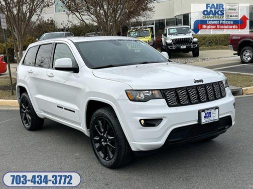 Photo 1 of 28 of 2018 Jeep Grand Cherokee Altitude