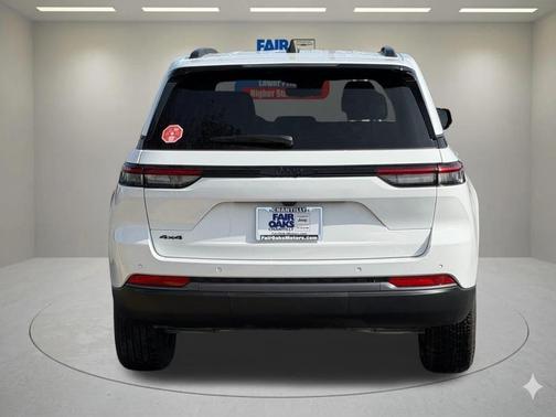 Bright White Clearcoat 2026 Jeep Grand Cherokee Sport