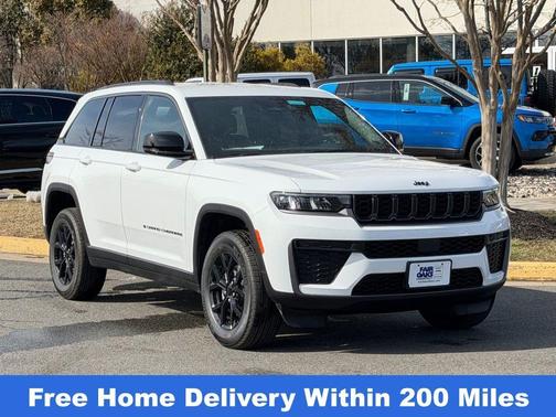 Bright White Clearcoat 2026 Jeep Grand Cherokee Laredo SUV
