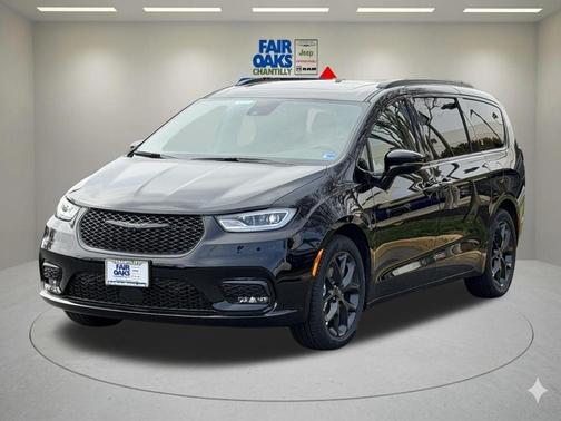 Diamond Black 2026 Chrysler Pacifica Limited