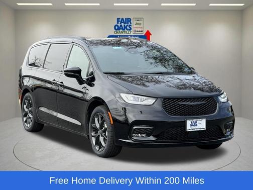 Diamond Black 2026 Chrysler Pacifica Limited