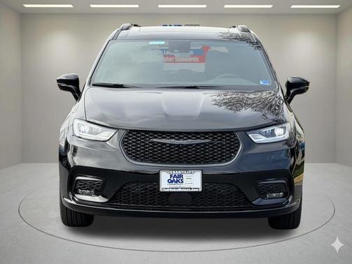 Diamond Black 2026 Chrysler Pacifica Limited
