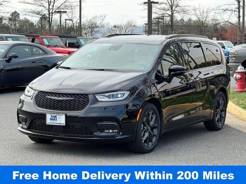 Diamond Black 2026 Chrysler Pacifica Limited