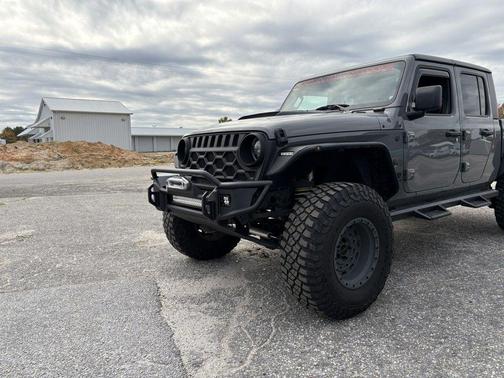 2022 Jeep Gladiator Sport