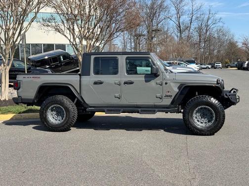 2022 Jeep Gladiator Sport