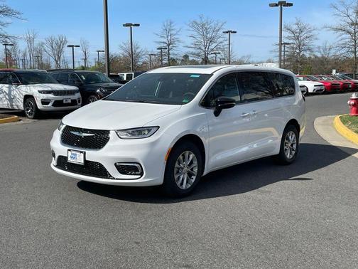 2025 Chrysler Pacifica Select