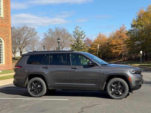 2025 Jeep Grand Cherokee L Laredo