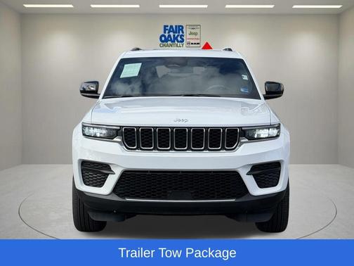 Bright White Clearcoat 2024 Jeep Grand Cherokee Laredo X